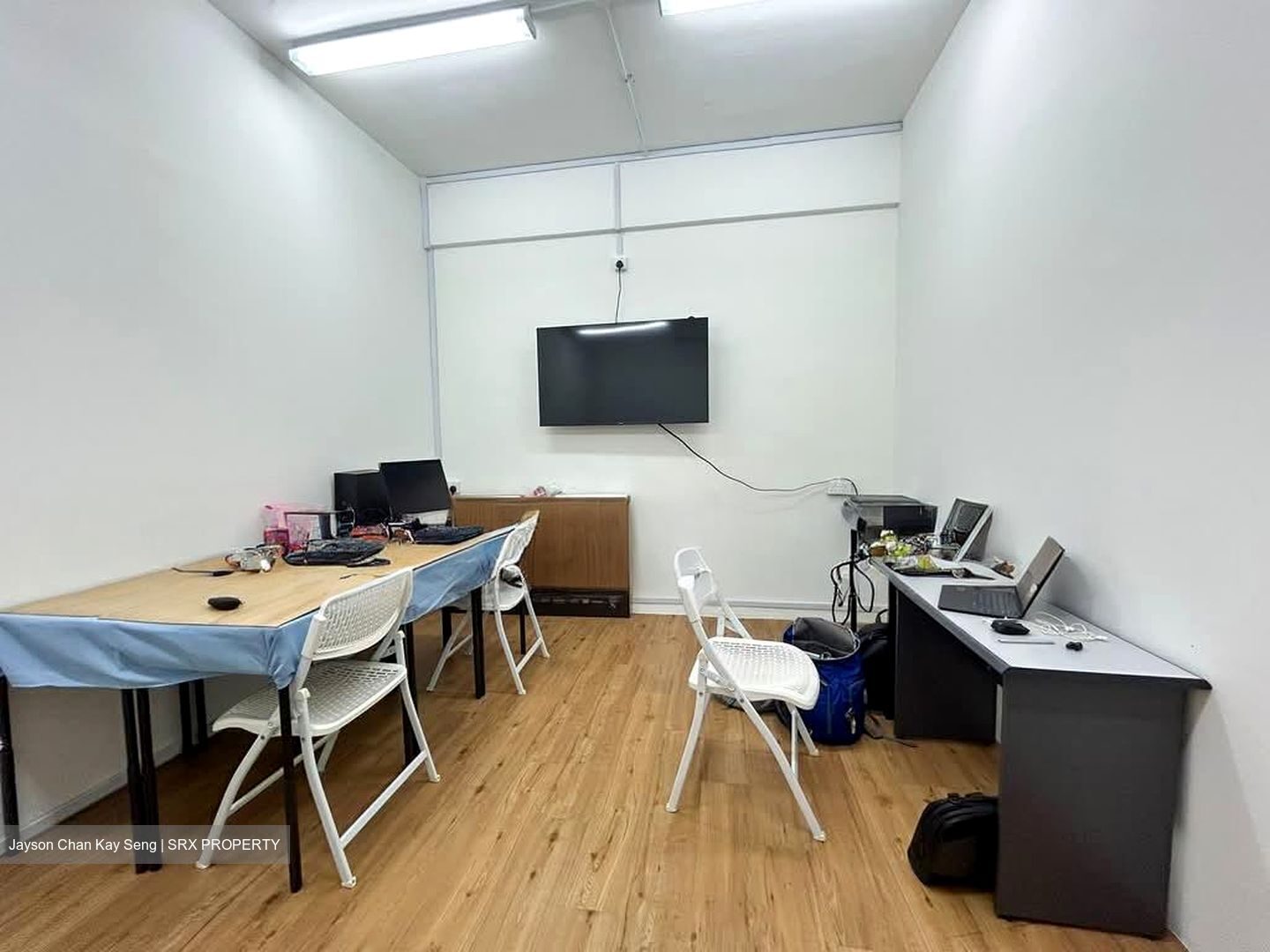 Jurong Gateway Road (D22), Office #577738441